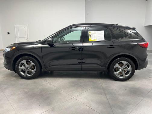 Agate Black Metallic 2026 Ford Escape ST-Line