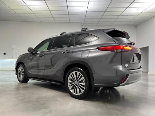 2020 Toyota Highlander Hybrid Platinum