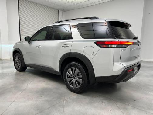 2024 Nissan Pathfinder SV FWD