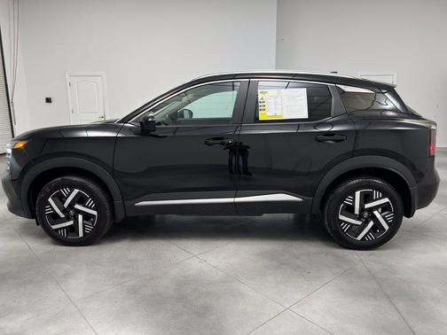 Super Black 2026 Nissan Kicks SV