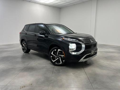 Labrador Black Pearl 2023 Mitsubishi Outlander SE 2.5 2WD SUV