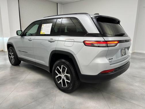2024 Jeep Grand Cherokee Altitude