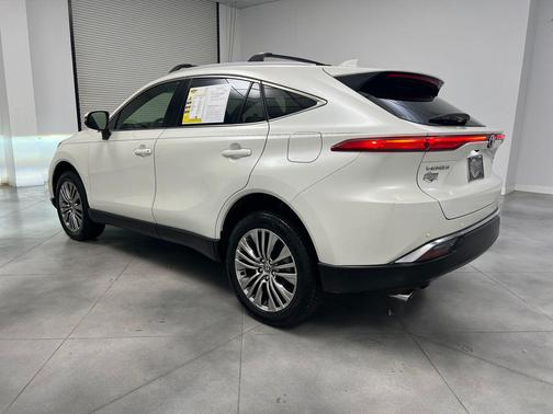 Blizzard Pearl 2022 Toyota Venza Limited