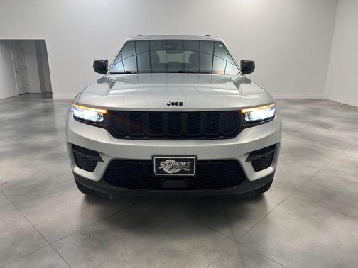 Silver Zynith 2025 Jeep Grand Cherokee Altitude