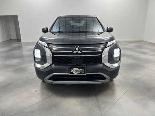 Gray 2025 Mitsubishi Outlander SE 2.5 S-AWC