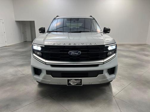 Space Silver Metallic 2025 Ford Expedition Platinum