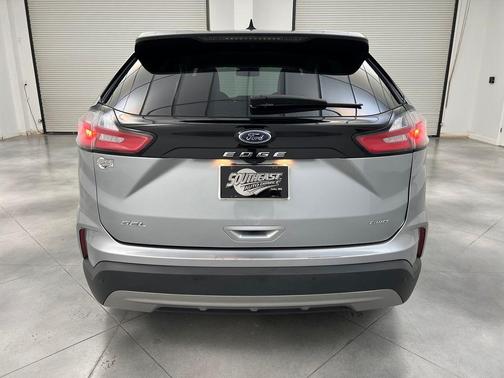 Iconic Silver Metallic 2024 Ford Edge SEL