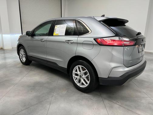 Iconic Silver Metallic 2024 Ford Edge SEL
