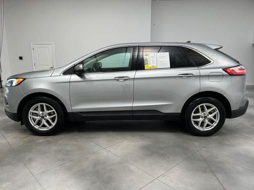 Iconic Silver Metallic 2024 Ford Edge SEL