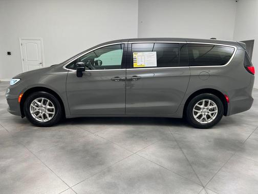 Ceramic Gray Clearcoat 2025 Chrysler Pacifica L