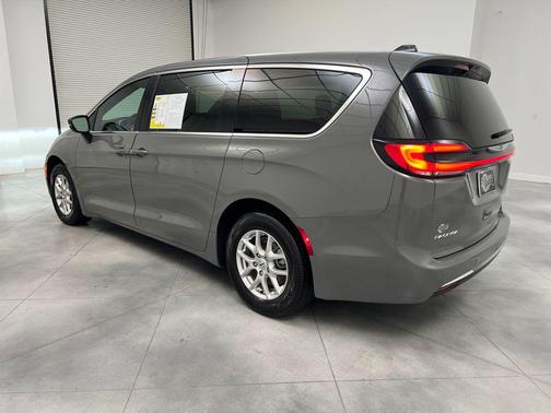 Ceramic Gray Clearcoat 2025 Chrysler Pacifica L