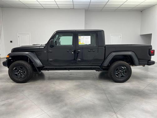 2022 Jeep Gladiator Sport
