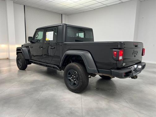2022 Jeep Gladiator Sport
