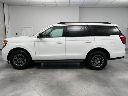 Oxford White 2025 Ford Expedition Active
