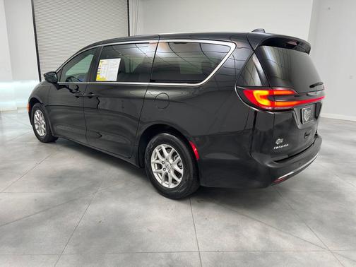 Diamond Black Crystal Pearlcoat 2025 Chrysler Pacifica L