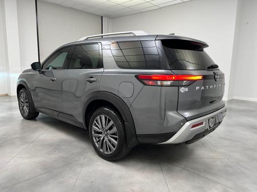 2024 Nissan Pathfinder SL FWD