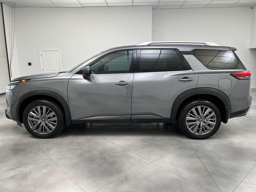 2024 Nissan Pathfinder SL FWD