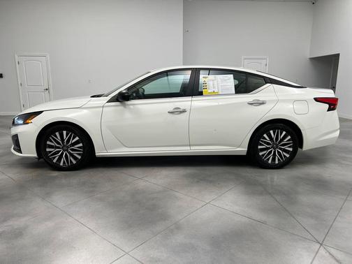 Glacier White 2025 Nissan Altima 2.5 SV