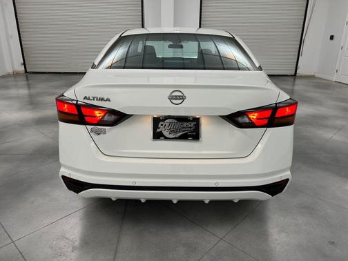 Glacier White 2025 Nissan Altima 2.5 SV