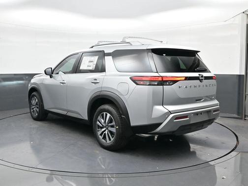 2025 Nissan Pathfinder SL FWD