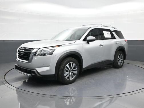 2025 Nissan Pathfinder SL FWD