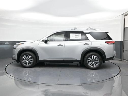2025 Nissan Pathfinder SL FWD