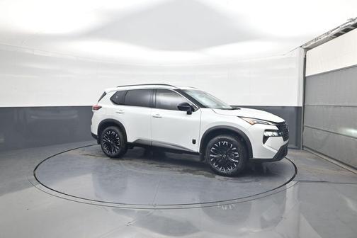 Everest White Pearl Tricoat 2026 Nissan Rogue Dark Armor SUV
