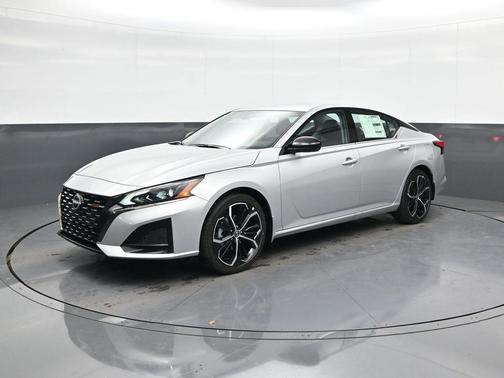 2025 Nissan Altima SR FWD