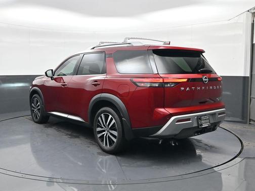 2023 Nissan Pathfinder Platinum 4WD