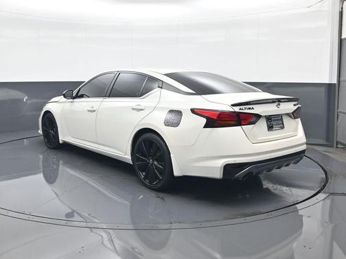 2022 Nissan Altima SR FWD