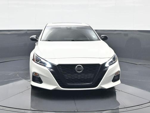 2022 Nissan Altima SR FWD