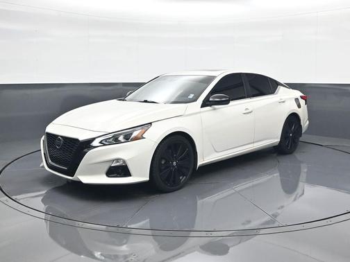 2022 Nissan Altima SR FWD