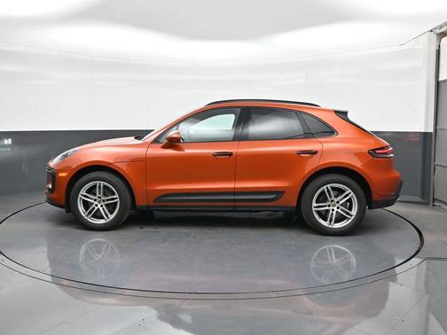 2022 Porsche Macan Base