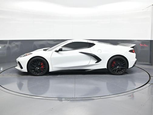 Arctic White 2021 Chevrolet Corvette Stingray w/2LT