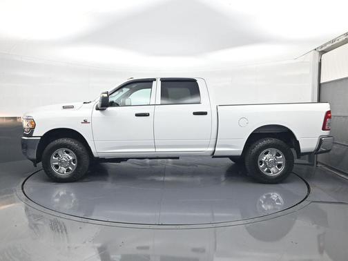 2024 RAM 3500 Tradesman Crew Cab 4x4 6'4' Box