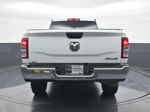 2024 RAM 3500 Tradesman Crew Cab 4x4 6'4' Box