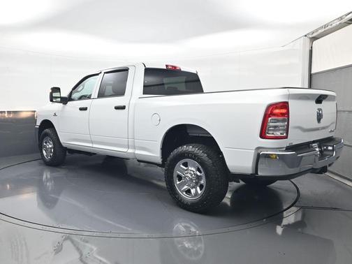 2024 RAM 3500 Tradesman Crew Cab 4x4 6'4' Box