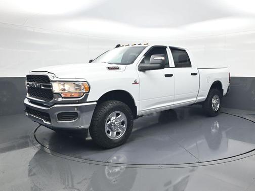 2024 RAM 3500 Tradesman Crew Cab 4x4 6'4' Box