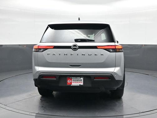 2025 Nissan Pathfinder S FWD