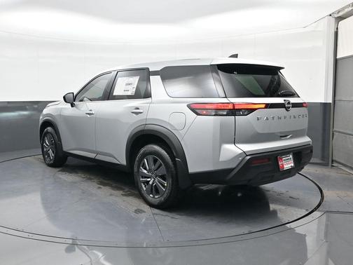 2025 Nissan Pathfinder S FWD