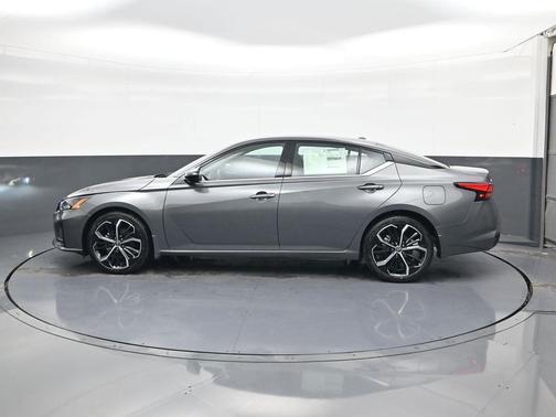 2025 Nissan Altima SR FWD