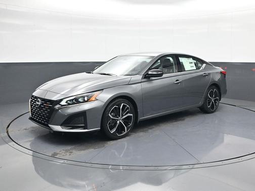 2025 Nissan Altima SR FWD