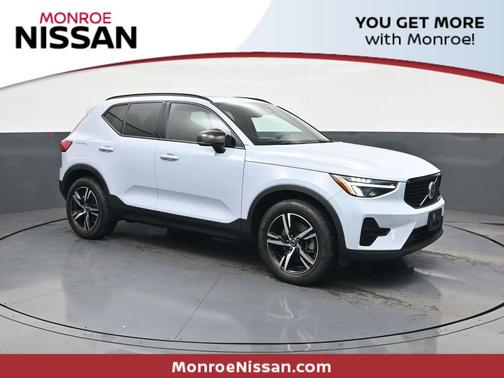 2024 Volvo XC40 B5 Core