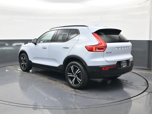 2024 Volvo XC40 B5 Core