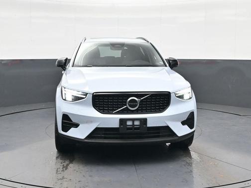 2024 Volvo XC40 B5 Core