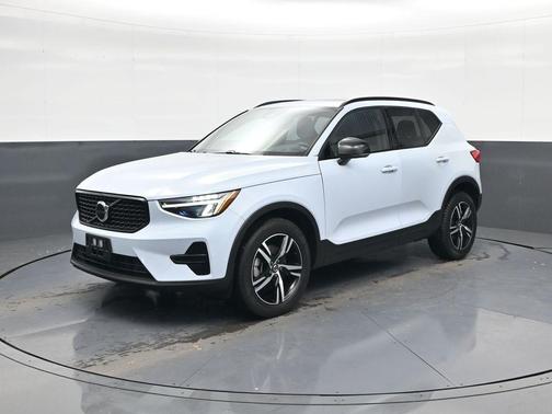 2024 Volvo XC40 B5 Core