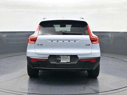 2024 Volvo XC40 B5 Core