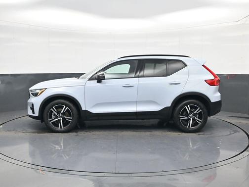 2024 Volvo XC40 B5 Core