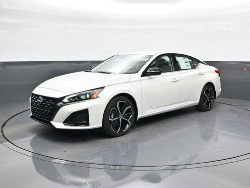2025 Nissan Altima SR FWD