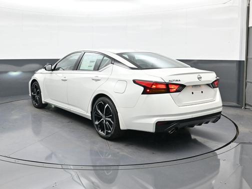 2025 Nissan Altima SR FWD